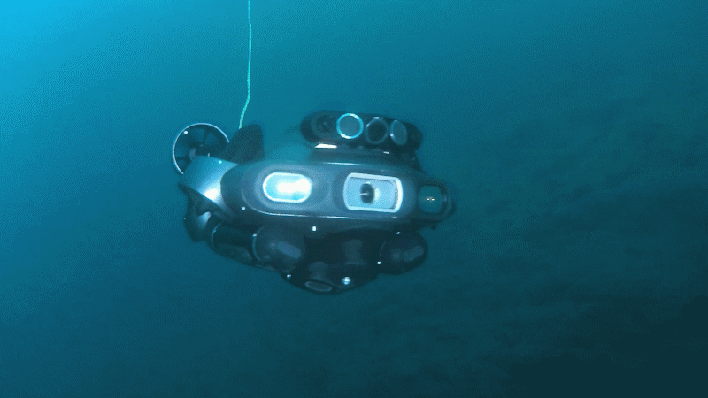 Station Lock Hovering from Bottom